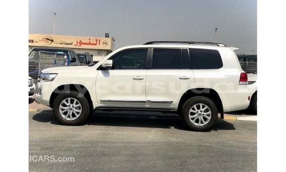 Acheter Import Voiture Toyota Land Cruiser Blanc à Import - Dubai, État d'Al Jazirah Acheter Import Voiture Toyota Land Cruiser Blanc à Import - Dubai, État d'Al Jazirah