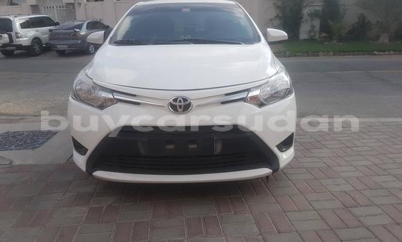 Buy Used Toyota Yaris White Car in al–Khartum in al-Khartum