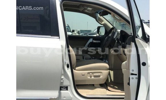 Buy Import Toyota Land Cruiser White Car in Import - Dubai in Al Jazirah State Buy Import Toyota Land Cruiser White Car in Import - Dubai in Al Jazirah State