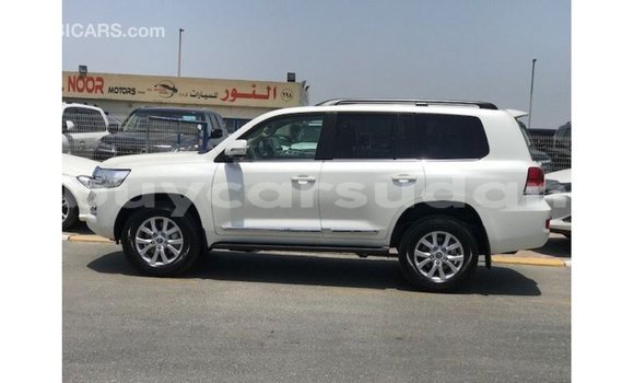 Buy Import Toyota Land Cruiser White Car in Import - Dubai in Al Jazirah State Buy Import Toyota Land Cruiser White Car in Import - Dubai in Al Jazirah State