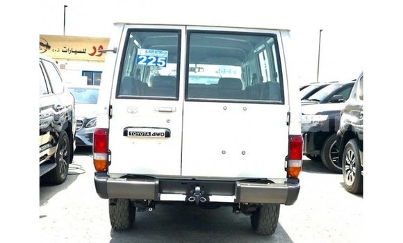 Buy Import Toyota Land Cruiser White Car in Import - Dubai in Al Jazirah State Buy Import Toyota Land Cruiser White Car in Import - Dubai in Al Jazirah State