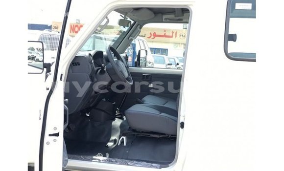 Buy Import Toyota Land Cruiser White Car in Import - Dubai in Al Jazirah State Buy Import Toyota Land Cruiser White Car in Import - Dubai in Al Jazirah State