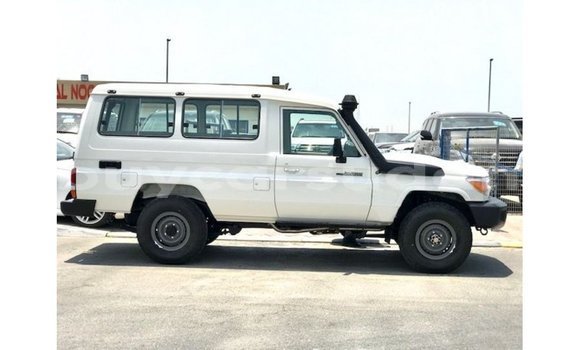 Buy Import Toyota Land Cruiser White Car in Import - Dubai in Al Jazirah State Buy Import Toyota Land Cruiser White Car in Import - Dubai in Al Jazirah State