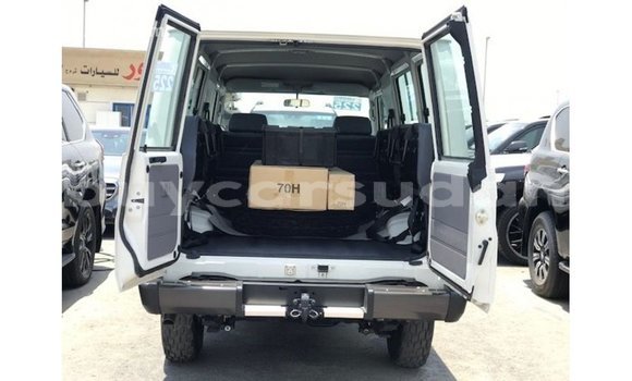 Buy Import Toyota Land Cruiser White Car in Import - Dubai in Al Jazirah State Buy Import Toyota Land Cruiser White Car in Import - Dubai in Al Jazirah State