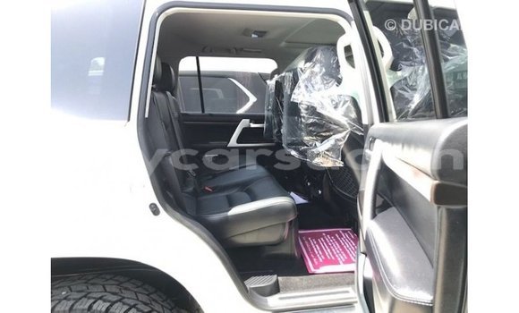 Buy Import Toyota Land Cruiser White Car in Import - Dubai in Al Jazirah State Buy Import Toyota Land Cruiser White Car in Import - Dubai in Al Jazirah State