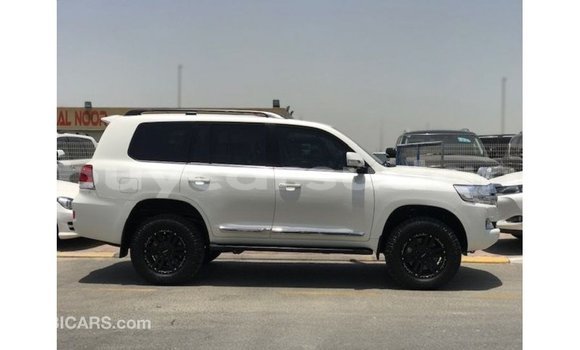 Buy Import Toyota Land Cruiser White Car in Import - Dubai in Al Jazirah State Buy Import Toyota Land Cruiser White Car in Import - Dubai in Al Jazirah State