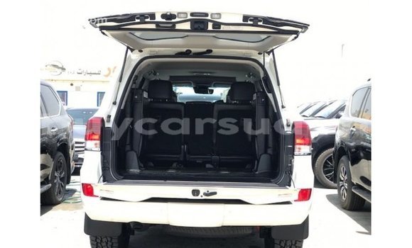Buy Import Toyota Land Cruiser White Car in Import - Dubai in Al Jazirah State Buy Import Toyota Land Cruiser White Car in Import - Dubai in Al Jazirah State