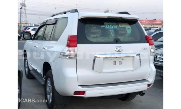Acheter Import Voiture Toyota Prado Blanc à Import - Dubai, État d'Al Jazirah Acheter Import Voiture Toyota Prado Blanc à Import - Dubai, État d'Al Jazirah