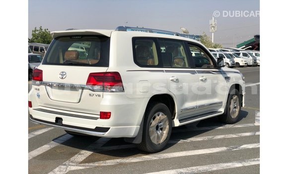 Buy Import Toyota Land Cruiser White Car in Import - Dubai in Al Jazirah State Buy Import Toyota Land Cruiser White Car in Import - Dubai in Al Jazirah State