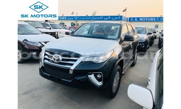 Acheter Import Voiture Toyota Fortuner Noir à Import - Dubai, État d'Al Jazirah Acheter Import Voiture Toyota Fortuner Noir à Import - Dubai, État d'Al Jazirah