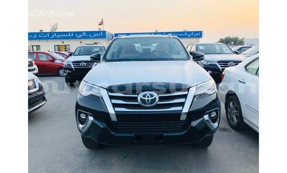 Acheter Import Voiture Toyota Fortuner Noir à Import - Dubai, État d'Al Jazirah Acheter Import Voiture Toyota Fortuner Noir à Import - Dubai, État d'Al Jazirah