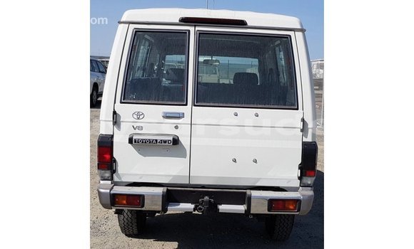 Buy Import Toyota Land Cruiser White Car in Import - Dubai in Al Jazirah State Buy Import Toyota Land Cruiser White Car in Import - Dubai in Al Jazirah State