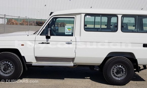Buy Import Toyota Land Cruiser White Car in Import - Dubai in Al Jazirah State Buy Import Toyota Land Cruiser White Car in Import - Dubai in Al Jazirah State