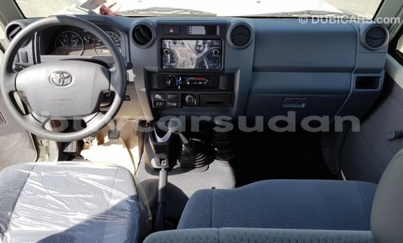 Buy Import Toyota Land Cruiser White Car in Import - Dubai in Al Jazirah State Buy Import Toyota Land Cruiser White Car in Import - Dubai in Al Jazirah State