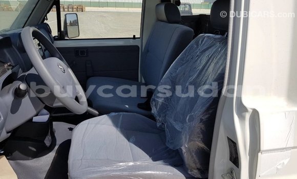 Buy Import Toyota Land Cruiser White Car in Import - Dubai in Al Jazirah State Buy Import Toyota Land Cruiser White Car in Import - Dubai in Al Jazirah State