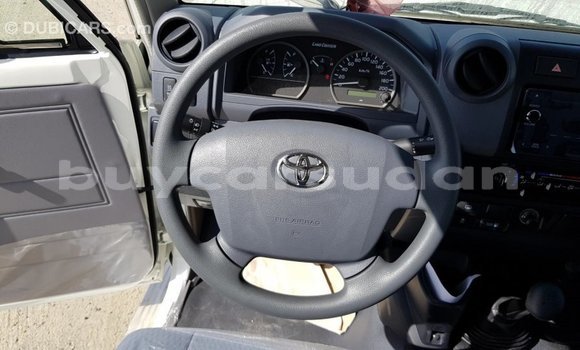Buy Import Toyota Land Cruiser White Car in Import - Dubai in Al Jazirah State Buy Import Toyota Land Cruiser White Car in Import - Dubai in Al Jazirah State