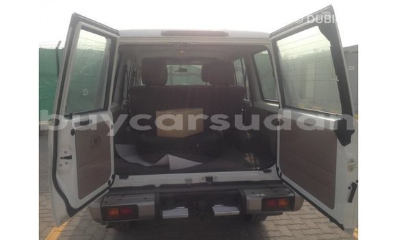Buy Import Toyota Land Cruiser White Car in Import - Dubai in Al Jazirah State Buy Import Toyota Land Cruiser White Car in Import - Dubai in Al Jazirah State