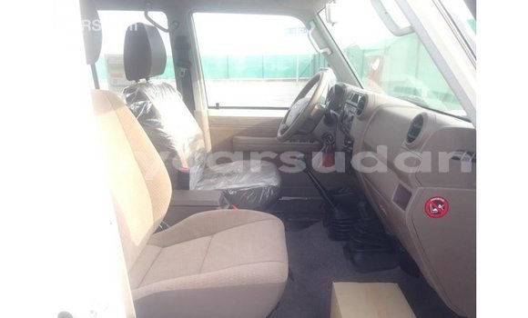 Buy Import Toyota Land Cruiser White Car in Import - Dubai in Al Jazirah State Buy Import Toyota Land Cruiser White Car in Import - Dubai in Al Jazirah State