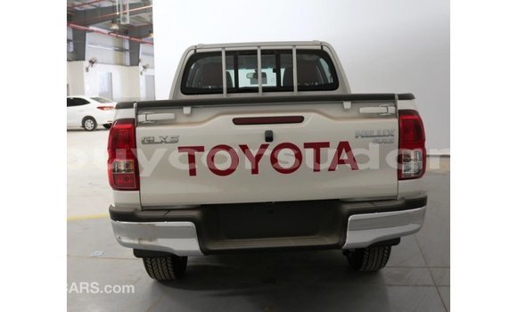 Buy Import Toyota Hilux White Car in Import - Dubai in Al Jazirah State Buy Import Toyota Hilux White Car in Import - Dubai in Al Jazirah State