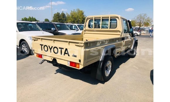 Buy Import Toyota Land Cruiser Beige Car in Import - Dubai in Al Jazirah State Buy Import Toyota Land Cruiser Beige Car in Import - Dubai in Al Jazirah State