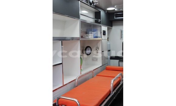 Acheter Import Voiture Toyota Hiace Blanc à Import - Dubai, État d'Al Jazirah Acheter Import Voiture Toyota Hiace Blanc à Import - Dubai, État d'Al Jazirah