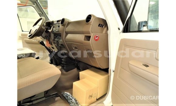 Buy Import Toyota Land Cruiser White Car in Import - Dubai in Al Jazirah State Buy Import Toyota Land Cruiser White Car in Import - Dubai in Al Jazirah State
