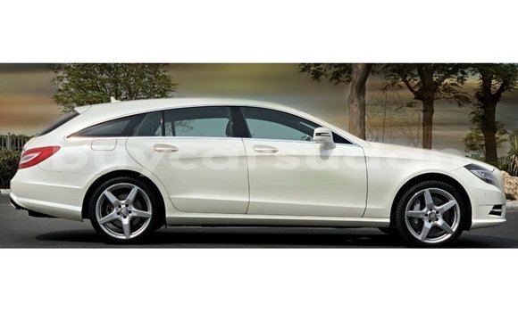 Buy Import Mercedes-Benz 190 White Car in Import - Dubai in Al Jazirah State Buy Import Mercedes-Benz 190 White Car in Import - Dubai in Al Jazirah State
