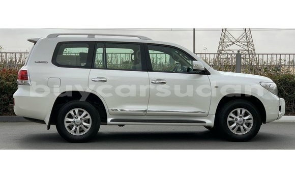 Buy Import Toyota Land Cruiser White Car in Import - Dubai in Al Jazirah State Buy Import Toyota Land Cruiser White Car in Import - Dubai in Al Jazirah State