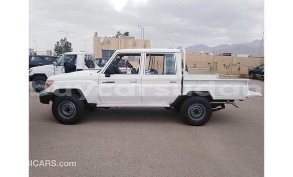 Buy Import Toyota Land Cruiser White Car in Import - Dubai in Al Jazirah State Buy Import Toyota Land Cruiser White Car in Import - Dubai in Al Jazirah State