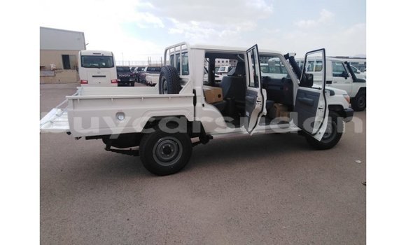 Buy Import Toyota Land Cruiser White Car in Import - Dubai in Al Jazirah State Buy Import Toyota Land Cruiser White Car in Import - Dubai in Al Jazirah State
