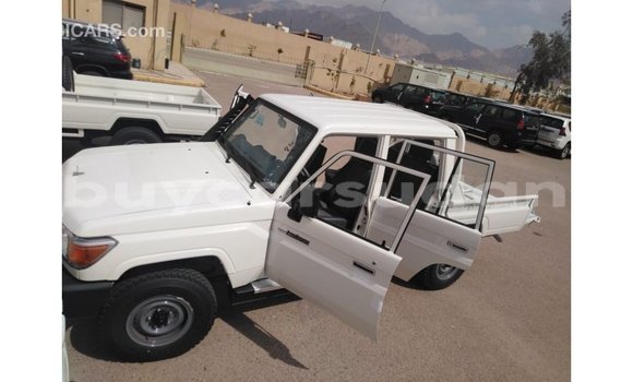 Buy Import Toyota Land Cruiser White Car in Import - Dubai in Al Jazirah State Buy Import Toyota Land Cruiser White Car in Import - Dubai in Al Jazirah State