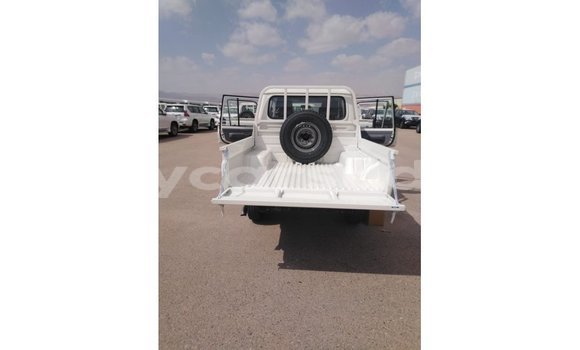 Buy Import Toyota Land Cruiser White Car in Import - Dubai in Al Jazirah State Buy Import Toyota Land Cruiser White Car in Import - Dubai in Al Jazirah State