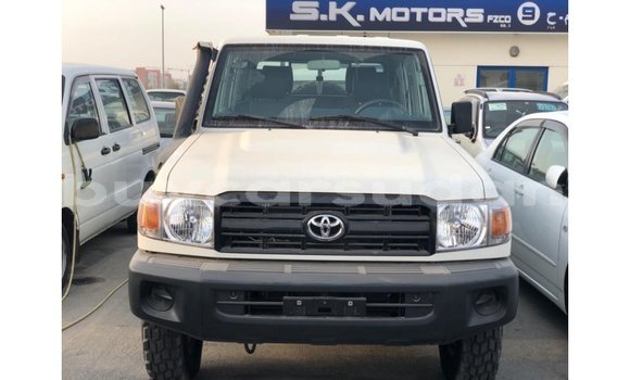 Acheter Import Voiture Toyota Land Cruiser Blanc à Import - Dubai, État d'Al Jazirah Acheter Import Voiture Toyota Land Cruiser Blanc à Import - Dubai, État d'Al Jazirah