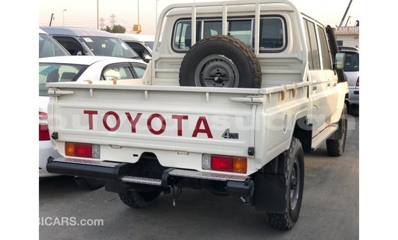 Acheter Import Voiture Toyota Land Cruiser Blanc à Import - Dubai, État d'Al Jazirah Acheter Import Voiture Toyota Land Cruiser Blanc à Import - Dubai, État d'Al Jazirah