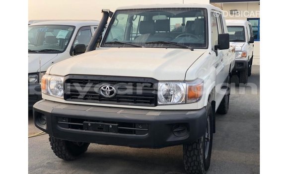 Acheter Import Voiture Toyota Land Cruiser Blanc à Import - Dubai, État d'Al Jazirah Acheter Import Voiture Toyota Land Cruiser Blanc à Import - Dubai, État d'Al Jazirah