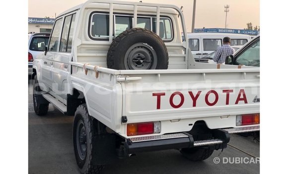 Acheter Import Voiture Toyota Land Cruiser Blanc à Import - Dubai, État d'Al Jazirah Acheter Import Voiture Toyota Land Cruiser Blanc à Import - Dubai, État d'Al Jazirah