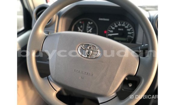 Acheter Import Voiture Toyota Land Cruiser Blanc à Import - Dubai, État d'Al Jazirah Acheter Import Voiture Toyota Land Cruiser Blanc à Import - Dubai, État d'Al Jazirah