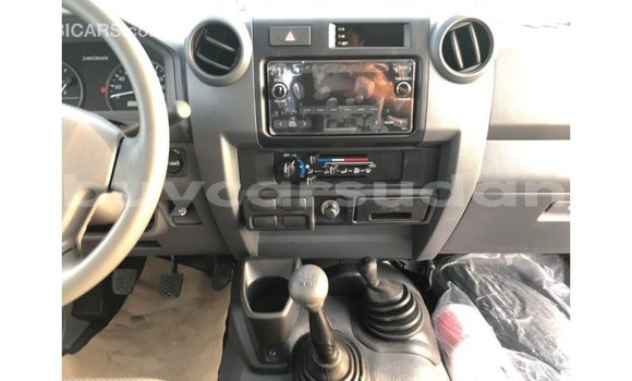 Acheter Import Voiture Toyota Land Cruiser Blanc à Import - Dubai, État d'Al Jazirah Acheter Import Voiture Toyota Land Cruiser Blanc à Import - Dubai, État d'Al Jazirah