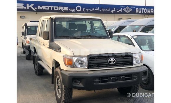 Acheter Import Voiture Toyota Land Cruiser Blanc à Import - Dubai, État d'Al Jazirah Acheter Import Voiture Toyota Land Cruiser Blanc à Import - Dubai, État d'Al Jazirah
