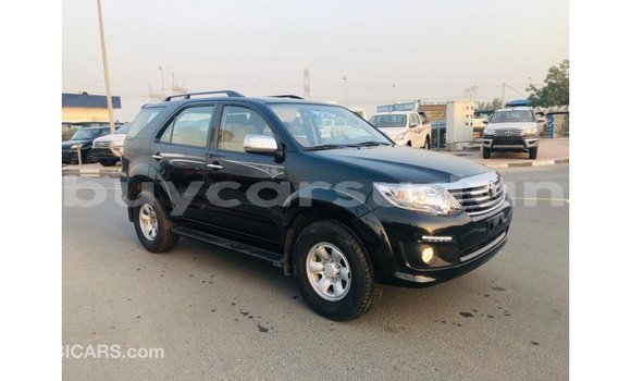 Acheter Import Voiture Toyota Fortuner Noir à Import - Dubai, État d'Al Jazirah Acheter Import Voiture Toyota Fortuner Noir à Import - Dubai, État d'Al Jazirah
