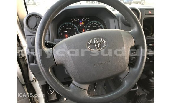 Acheter Import Voiture Toyota Land Cruiser Blanc à Import - Dubai, État d'Al Jazirah Acheter Import Voiture Toyota Land Cruiser Blanc à Import - Dubai, État d'Al Jazirah