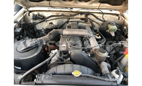 Acheter Import Voiture Toyota Land Cruiser Blanc à Import - Dubai, État d'Al Jazirah Acheter Import Voiture Toyota Land Cruiser Blanc à Import - Dubai, État d'Al Jazirah