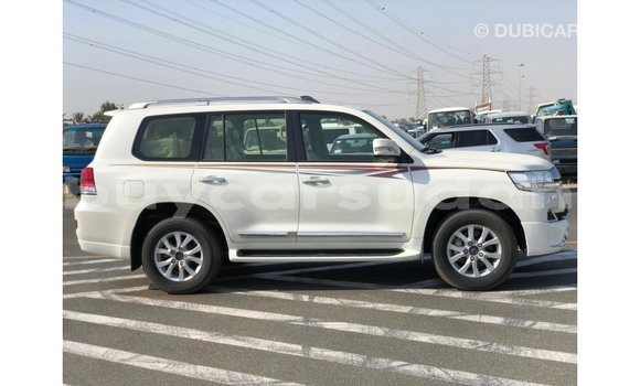 Acheter Import Voiture Toyota Land Cruiser Blanc à Import - Dubai, État d'Al Jazirah Acheter Import Voiture Toyota Land Cruiser Blanc à Import - Dubai, État d'Al Jazirah