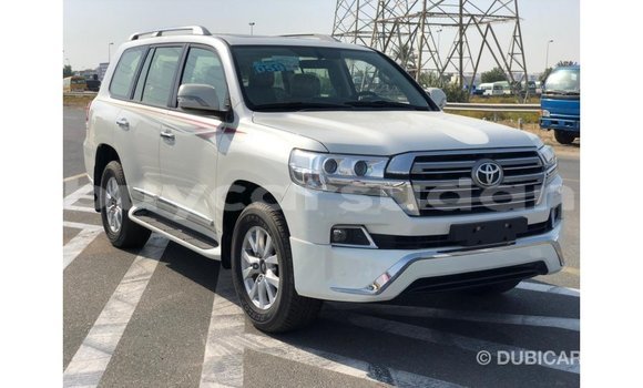 Acheter Import Voiture Toyota Land Cruiser Blanc à Import - Dubai, État d'Al Jazirah Acheter Import Voiture Toyota Land Cruiser Blanc à Import - Dubai, État d'Al Jazirah