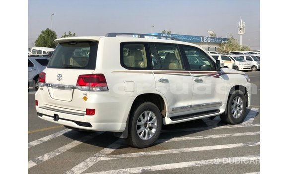 Acheter Import Voiture Toyota Land Cruiser Blanc à Import - Dubai, État d'Al Jazirah Acheter Import Voiture Toyota Land Cruiser Blanc à Import - Dubai, État d'Al Jazirah