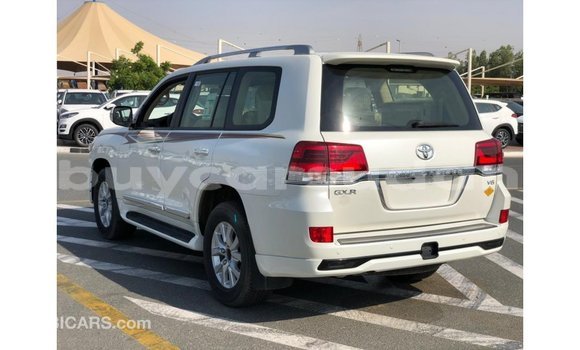 Acheter Import Voiture Toyota Land Cruiser Blanc à Import - Dubai, État d'Al Jazirah Acheter Import Voiture Toyota Land Cruiser Blanc à Import - Dubai, État d'Al Jazirah