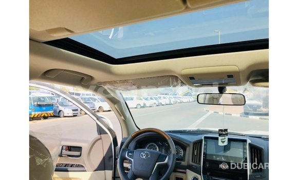 Acheter Import Voiture Toyota Land Cruiser Blanc à Import - Dubai, État d'Al Jazirah Acheter Import Voiture Toyota Land Cruiser Blanc à Import - Dubai, État d'Al Jazirah