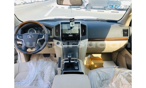 Acheter Import Voiture Toyota Land Cruiser Blanc à Import - Dubai, État d'Al Jazirah Acheter Import Voiture Toyota Land Cruiser Blanc à Import - Dubai, État d'Al Jazirah