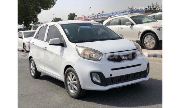 Acheter Import Voiture Kia Carens Blanc à Import - Dubai, État d'Al Jazirah Acheter Import Voiture Kia Carens Blanc à Import - Dubai, État d'Al Jazirah
