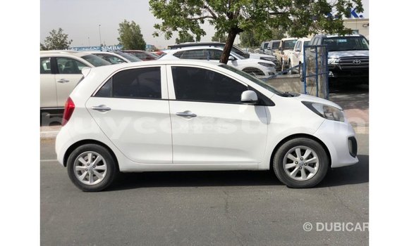 Acheter Import Voiture Kia Carens Blanc à Import - Dubai, État d'Al Jazirah Acheter Import Voiture Kia Carens Blanc à Import - Dubai, État d'Al Jazirah